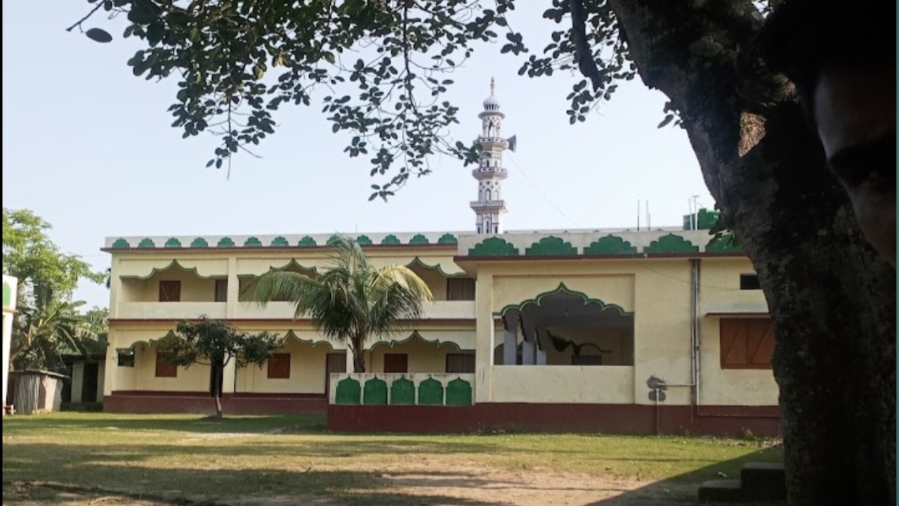 মাদ্রাসা আজিজুল উলুম মসজিদ ঘর